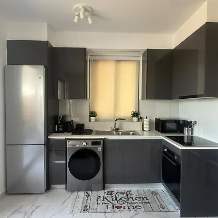 5 Min Walk To Mackenzie Beach, Stylish 1br Lárnaka